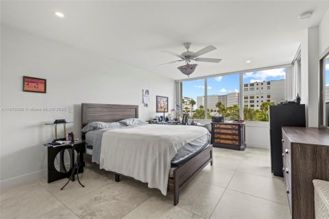 Condo in South Palm Beach, Florida, 2 bedrooms  № 1926591 - photo 18