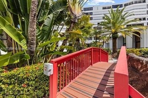 Condo in South Palm Beach, Florida, 2 bedrooms  № 1926591 - photo 20