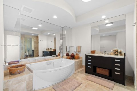 Купить кондоминиум в Санни-Айлс-Бич, Флорида 3 спальни, 375.79м2, № 2066286 - фото 14