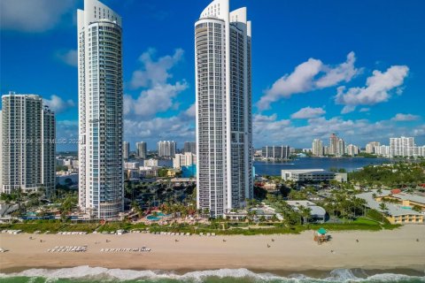 Купить кондоминиум в Санни-Айлс-Бич, Флорида 3 спальни, 375.79м2, № 2066286 - фото 21
