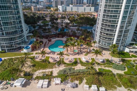 Купить кондоминиум в Санни-Айлс-Бич, Флорида 3 спальни, 375.79м2, № 2066286 - фото 24