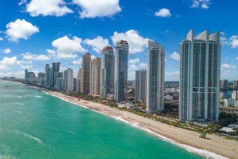 Купить кондоминиум в Санни-Айлс-Бич, Флорида 3 спальни, 375.79м2, № 2066286 - фото 20