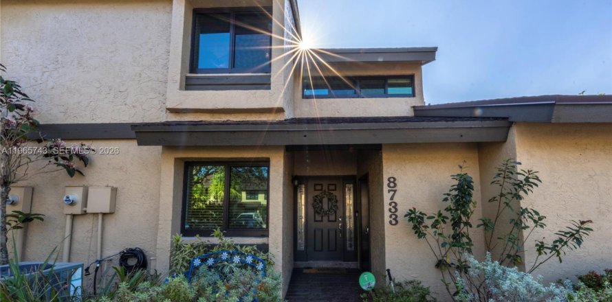 Townhouse in Plantation, Florida 3 bedrooms, 155.61 sq.m. № 2027845