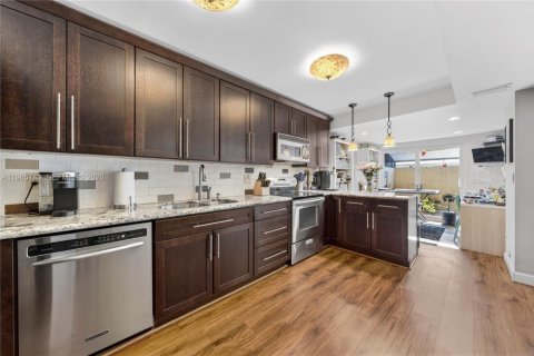 Townhouse in Plantation, Florida 3 bedrooms, 155.61 sq.m. № 2027845 - photo 2