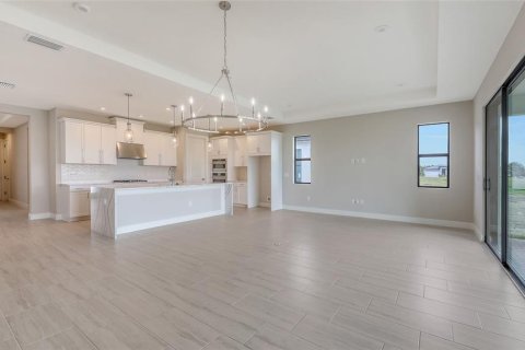 House in Parrish, Florida 3 bedrooms, 197.79 sq.m. № 2391380 - photo 17