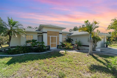 House in Port Charlotte, Florida 3 bedrooms, 173.45 sq.m. № 2366592