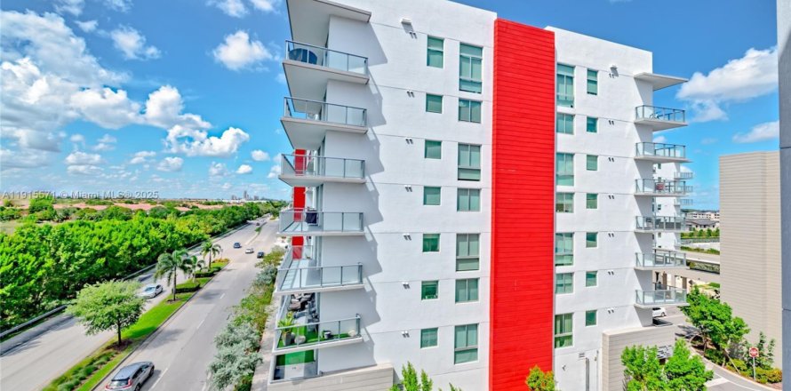 Condo à Doral, Floride, 3 chambres  № 1971645