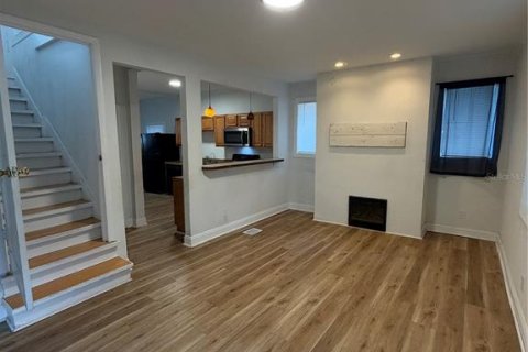 Villa ou maison à louer à Tampa, Floride: 3 chambres, 118.91 m2 № 2416239 - photo 2