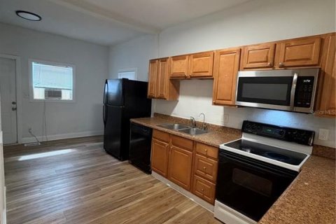 Villa ou maison à louer à Tampa, Floride: 3 chambres, 118.91 m2 № 2416239 - photo 4