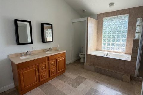 Villa ou maison à louer à Tampa, Floride: 3 chambres, 118.91 m2 № 2416239 - photo 9