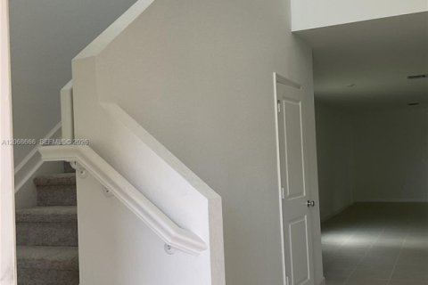 Villa ou maison à vendre à Port St. Lucie, Floride: 5 chambres, 216.09 m2 № 2292704 - photo 5