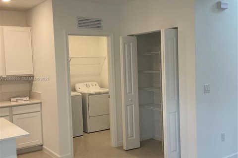 Villa ou maison à vendre à Port St. Lucie, Floride: 5 chambres, 216.09 m2 № 2292704 - photo 11