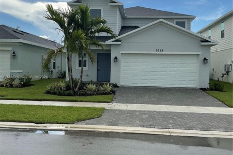 Villa ou maison à vendre à Port St. Lucie, Floride: 5 chambres, 216.09 m2 № 2292704 - photo 2