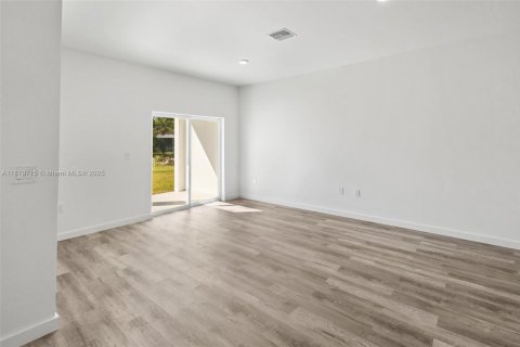 House in Lehigh Acres, Florida 3 bedrooms, 141.21 sq.m. № 1921265 - photo 26