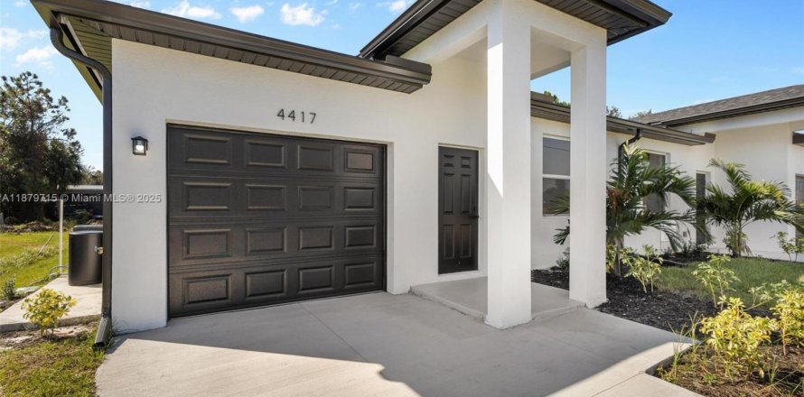 House in Lehigh Acres, Florida 3 bedrooms, 141.21 sq.m. № 1921265