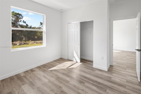 House in Lehigh Acres, Florida 3 bedrooms, 141.21 sq.m. № 1921265 - photo 21