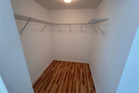 Condo in Miami, Florida, 3 bedrooms  № 1994113 - photo 3