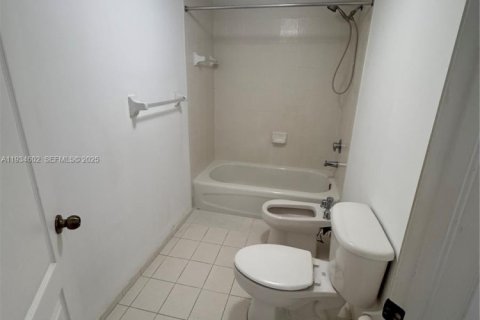 Condo in Miami, Florida, 3 bedrooms  № 1994113 - photo 4