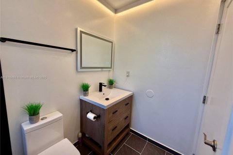 Condo in Miami Beach, Florida  № 1888882 - photo 5