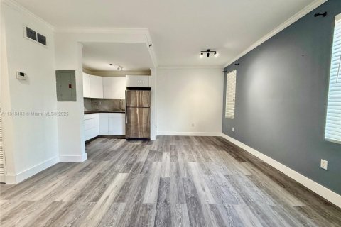 Condo in Miami Beach, Florida  № 1888882 - photo 9