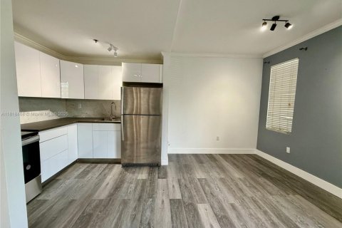 Condo in Miami Beach, Florida  № 1888882 - photo 6