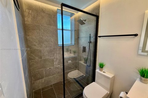 Condo in Miami Beach, Florida  № 1888882 - photo 3