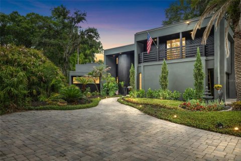 Villa ou maison à Temple Terrace, Floride 5 chambres, 385.36 m2 № 2148091