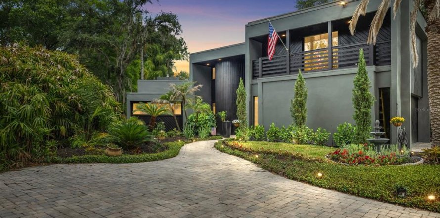Villa ou maison à Temple Terrace, Floride 5 chambres, 385.36 m2 № 2148091