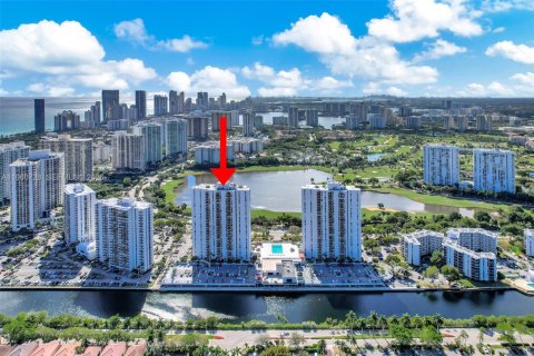 Condominio en Aventura, Florida, 2 dormitorios  № 2023610