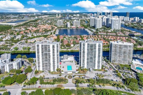 Condominio en venta en Aventura, Florida, 2 dormitorios, 92.53 m2 № 2023610 - foto 6