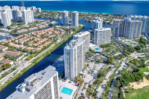 Condominio en venta en Aventura, Florida, 2 dormitorios, 92.53 m2 № 2023610 - foto 5