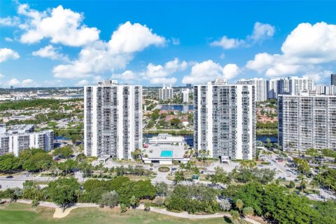 Condominio en venta en Aventura, Florida, 2 dormitorios, 92.53 m2 № 2023610 - foto 8