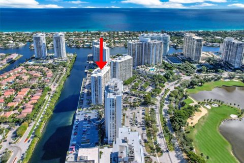 Condominio en venta en Aventura, Florida, 2 dormitorios, 92.53 m2 № 2023610 - foto 2