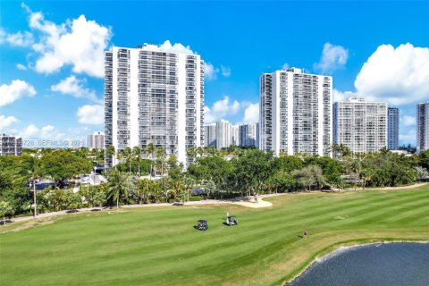 Condominio en venta en Aventura, Florida, 2 dormitorios, 92.53 m2 № 2023610 - foto 10