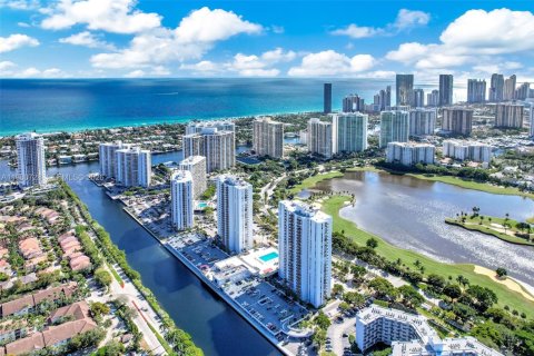 Condominio en venta en Aventura, Florida, 2 dormitorios, 92.53 m2 № 2023610 - foto 3