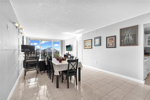 Condominio en venta en Aventura, Florida, 2 dormitorios, 92.53 m2 № 2023610 - foto 30