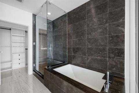 Copropriété à vendre à Miami, Floride: 4 chambres, 207.36 m2 № 1708262 - photo 23
