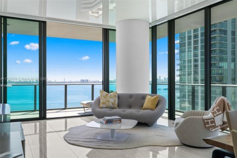 Copropriété à vendre à Miami, Floride: 4 chambres, 207.36 m2 № 1708262 - photo 1