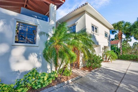 Casa en venta en Clearwater, Florida, 6 dormitorios, 368.91 m2 № 2196905 - foto 3