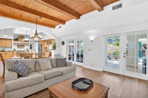 Casa en venta en Clearwater, Florida, 6 dormitorios, 368.91 m2 № 2196905 - foto 8