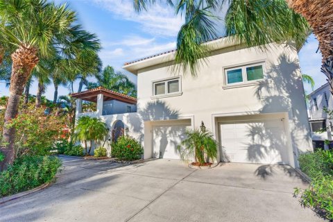 Casa en venta en Clearwater, Florida, 6 dormitorios, 368.91 m2 № 2196905 - foto 2