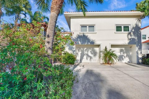 Casa en venta en Clearwater, Florida, 6 dormitorios, 368.91 m2 № 2196905 - foto 4