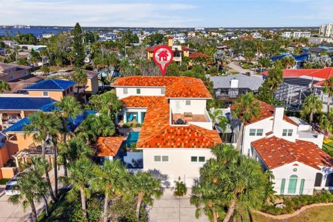 Casa en Clearwater, Florida 6 dormitorios, 368.91 m2 № 2196905