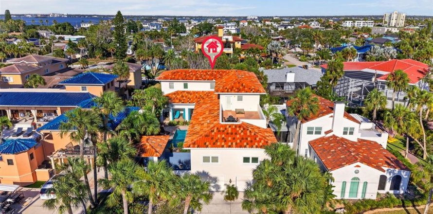 Casa en Clearwater, Florida 6 dormitorios, 368.91 m2 № 2196905