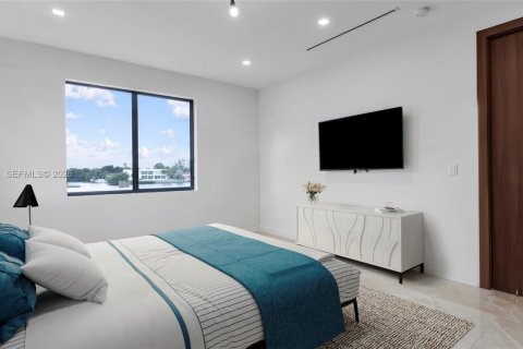 Villa ou maison à vendre à Miami, Floride: 5 chambres, 529.36 m2 № 1998539 - photo 16