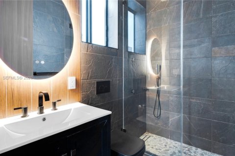 Villa ou maison à vendre à Miami, Floride: 5 chambres, 529.36 m2 № 1998539 - photo 24