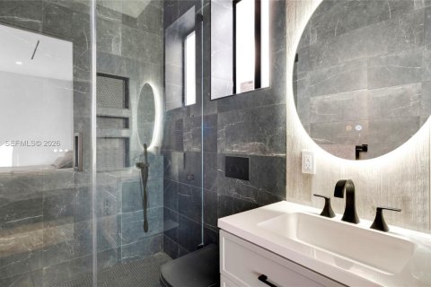 Villa ou maison à vendre à Miami, Floride: 5 chambres, 529.36 m2 № 1998539 - photo 21