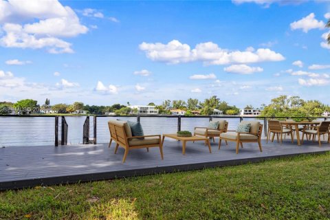 Villa ou maison à vendre à Miami, Floride: 5 chambres, 529.36 m2 № 1998539 - photo 15