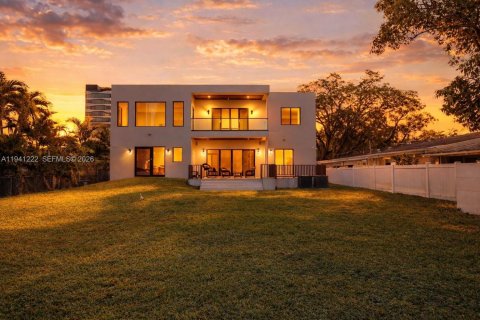 Villa ou maison à vendre à Miami, Floride: 5 chambres, 529.36 m2 № 1998539 - photo 14