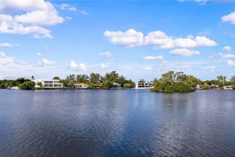 Villa ou maison à vendre à Miami, Floride: 5 chambres, 529.36 m2 № 1998539 - photo 30